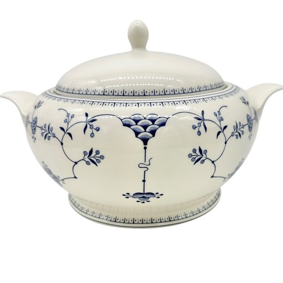 Churchill Serving Bowl with Lid 8 inch Diameter White Blue Floral Design England - Picture 1 of 12